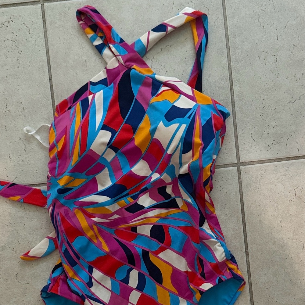 Trina Turk Women’s Rio Reversible Colorful Halter Neck 2 in 1 One Piece Swimsuit - Picture 4 of 10